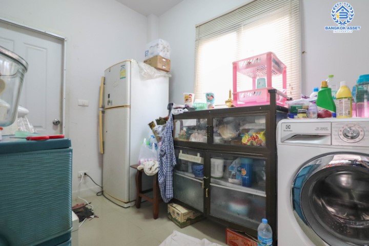 *****บ้านเดี่ยวมือสองนนทบุรี ม.สิริกานต์3 บางใหญ่-กาญจนาฯ (ซ.วัดลาดปลาดุก) ที่สุดของความพิเศษ! กับบ้านหลังใหญ่ ตกแต่งพร้อมอยู่ เนื้อที่ 53.6 ตร.ว. ฟังก์ชัน 3 นอน 3 น้ำ จอดรถได้ 2 คัน ตัวบ้านโปร่ง กว้างขวางทั้งภายในและภายนอก บนทำเลเดินทางสะดวก ใกล้เซ็นทรัลเวสต์เกต โรงเรียนสากลศึกษา และ MRT สายสีม่วง "สถานีคลองบางไผ่"